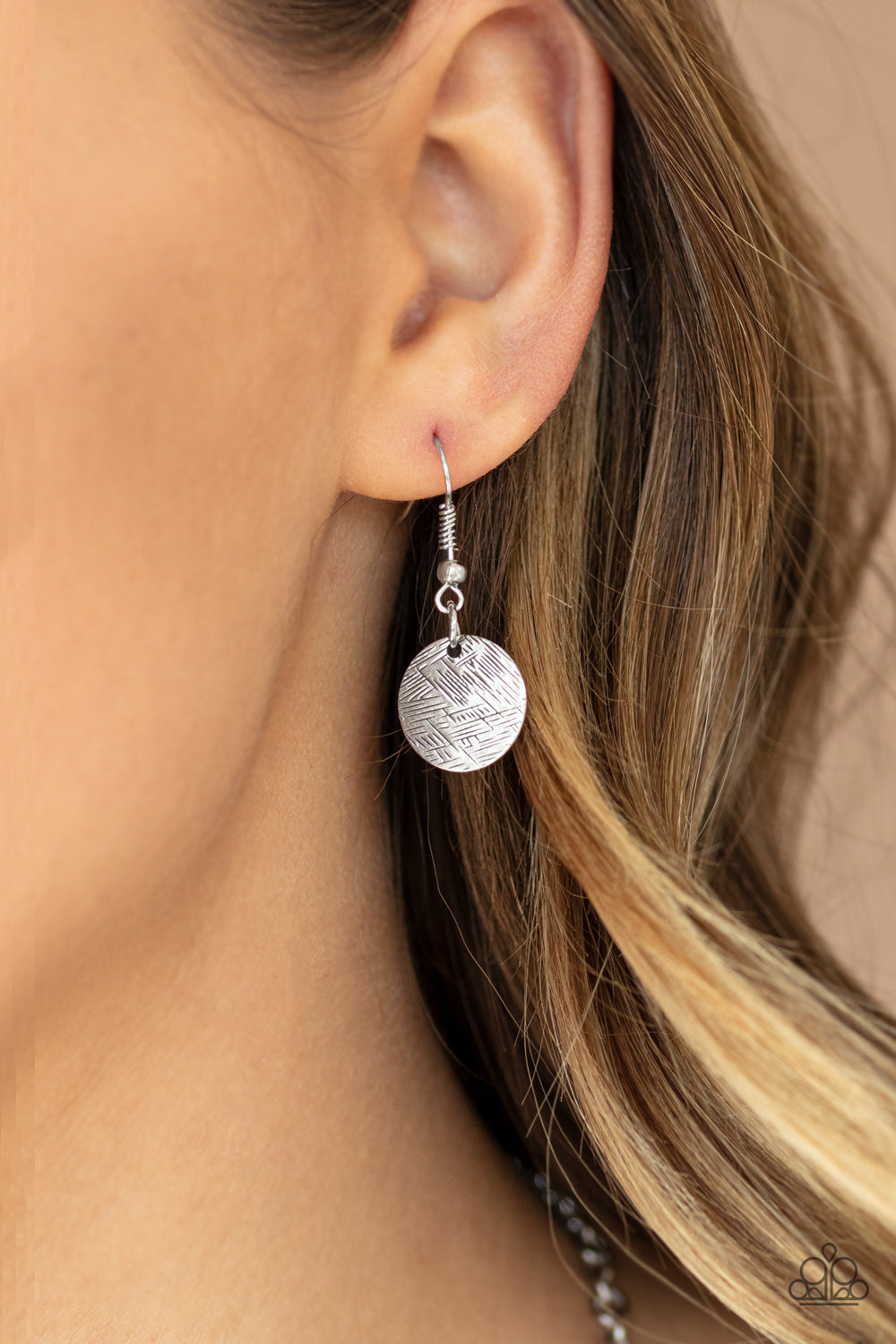 Trailblazing Trinket – Silver | Paparazzi Necklace