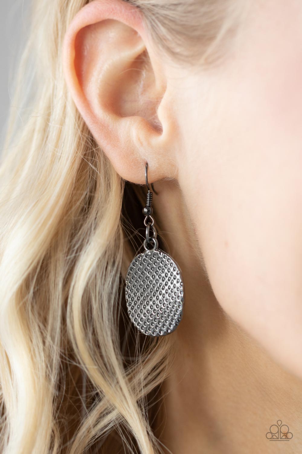 Industrial Wave | Paparazzi Necklace