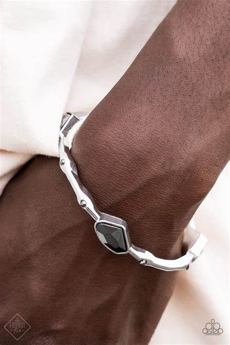 Chiseled Craze – Silver | Paparazzi Bracelet