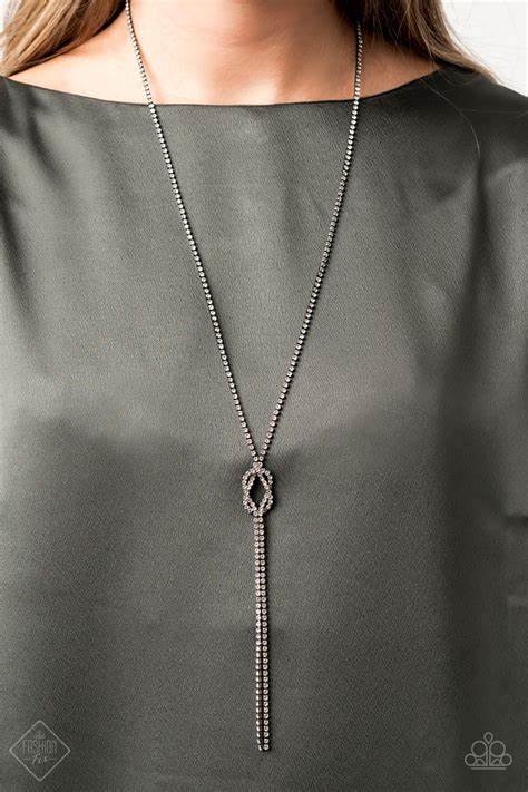 Knockout Knot | Paparazzi Necklace