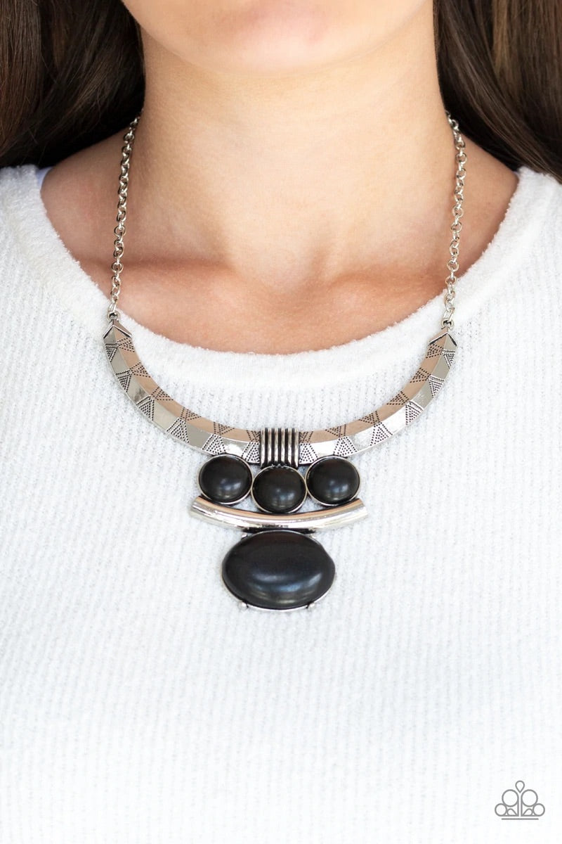 Commander in Chiefette | Paparazzi Necklace