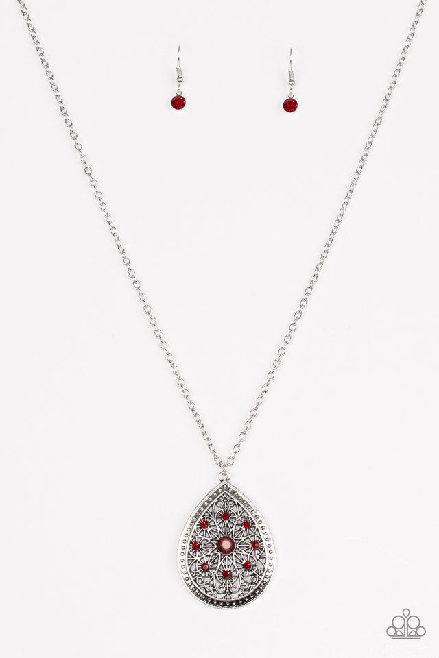 I am Queen | Paparazzi Necklace