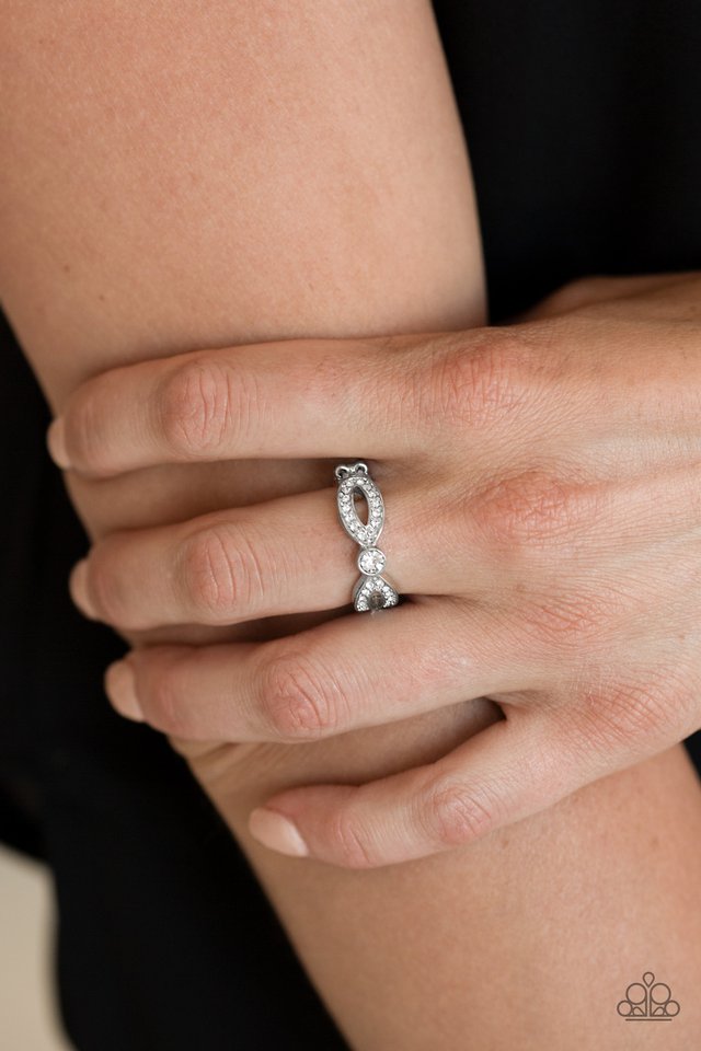 Extra Side of Elegance – Silver | Paparazzi Ring