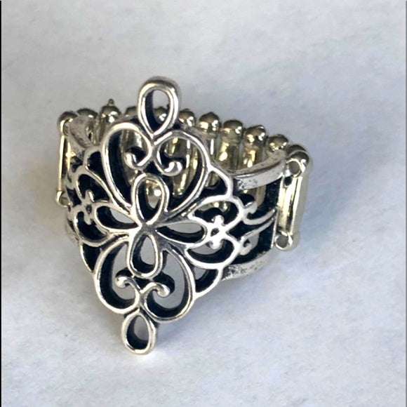 Walk the Vine – Silver | Paparazzi Ring