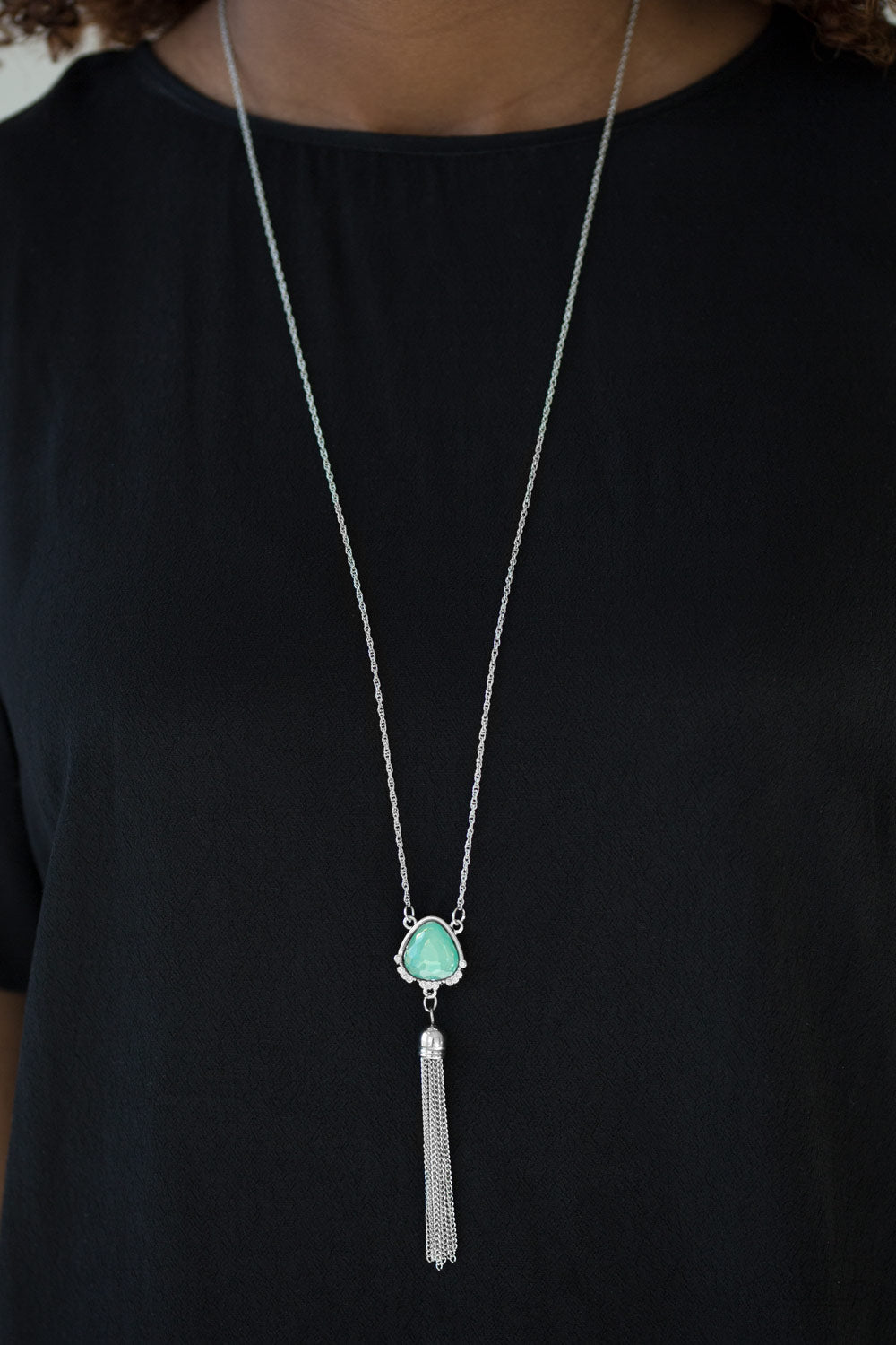 The Glow Show – Green | Paparazzi Necklace