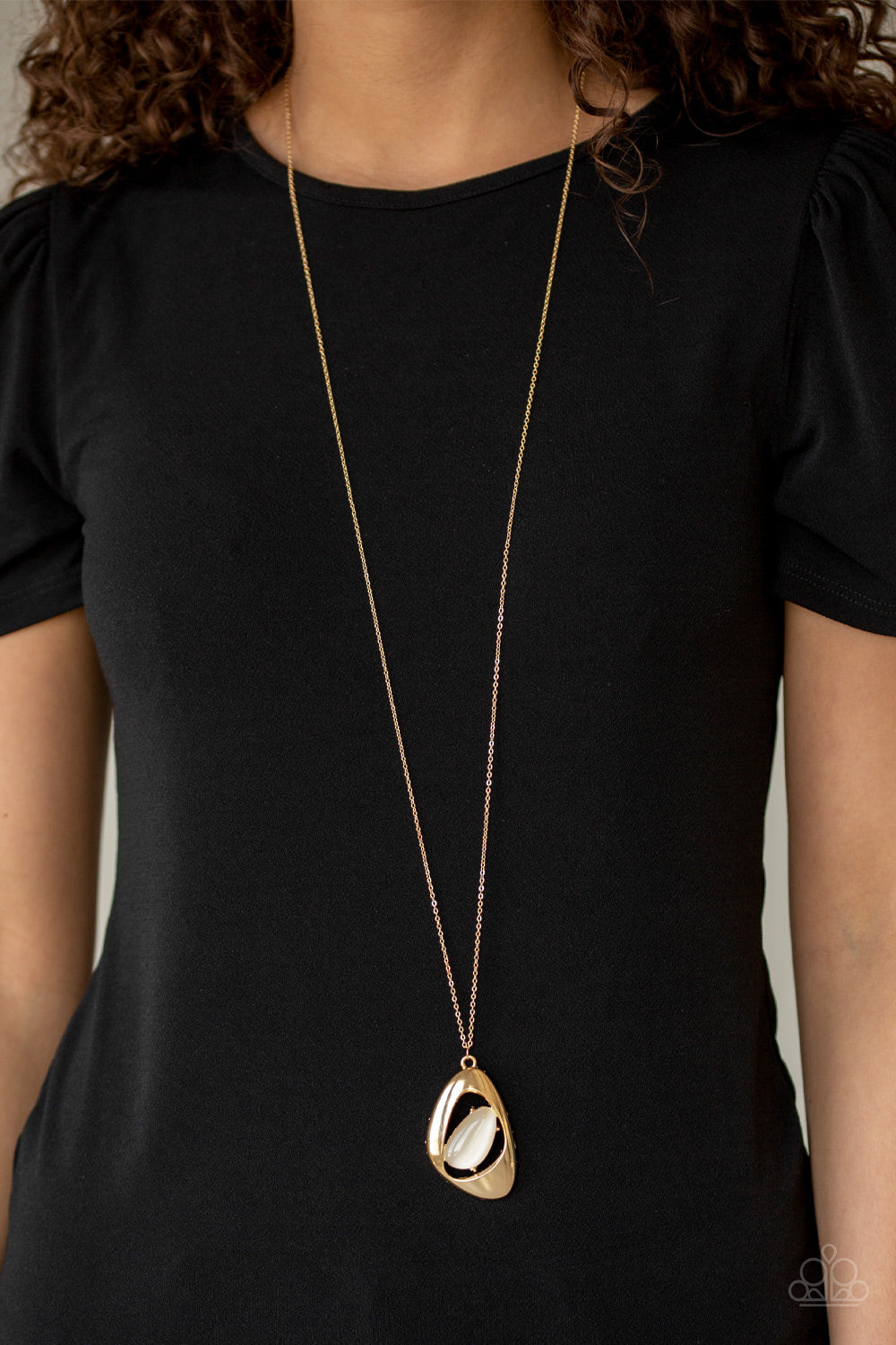 Asymmetrical Bliss – Gold | Paparazzi Necklace
