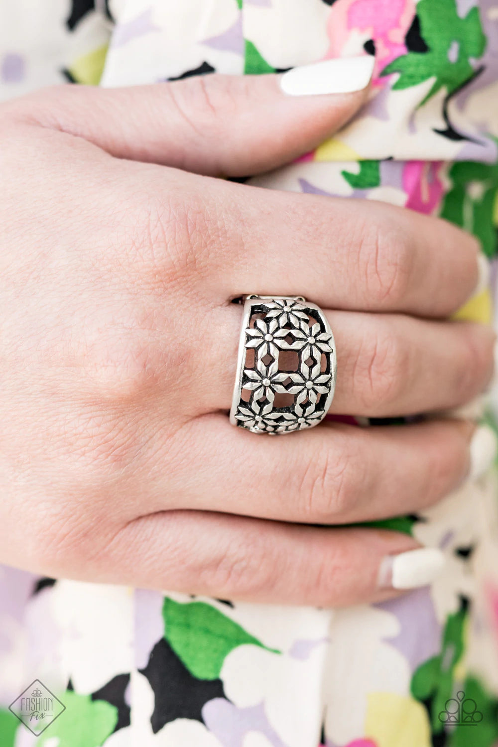 Crazy about Daisies – Silver | Paparazzi Ring