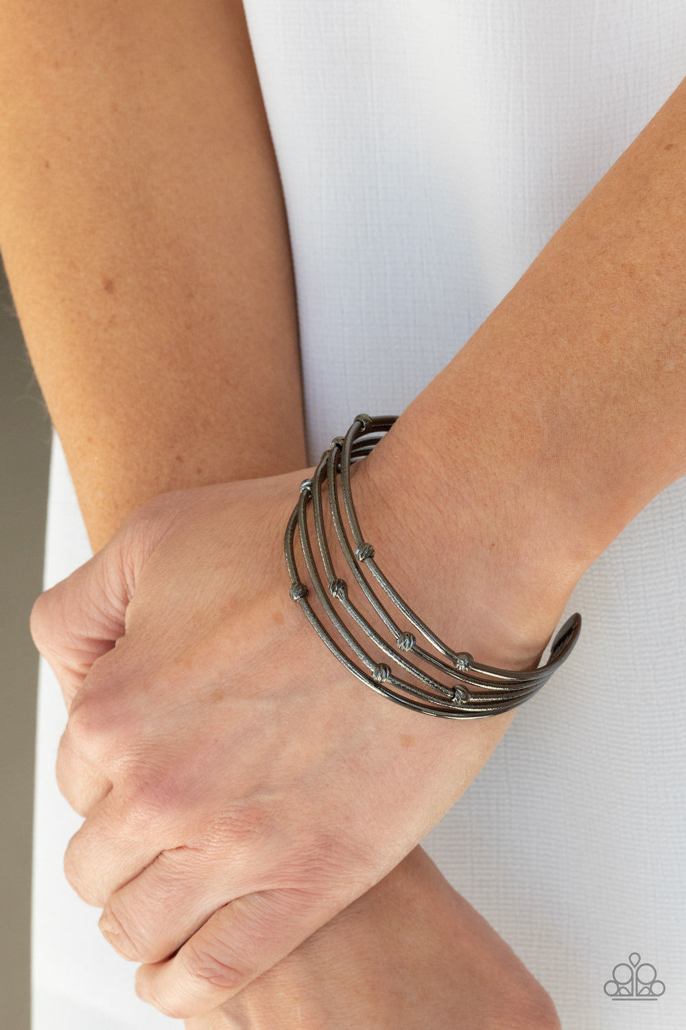 Face The METALLIC Music – Black | Paparazzi Bracelet