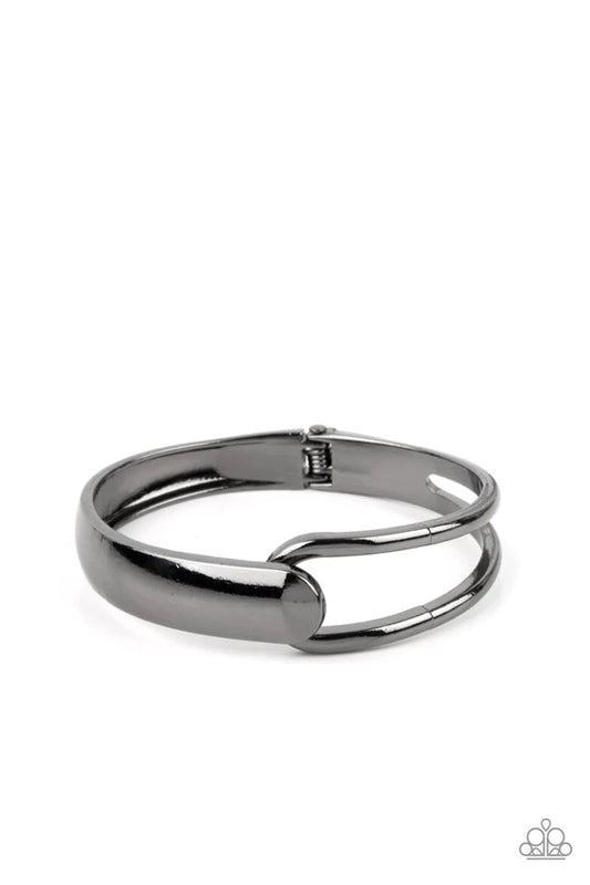 Couture Clutcher – Black | Paparazzi Bracelet
