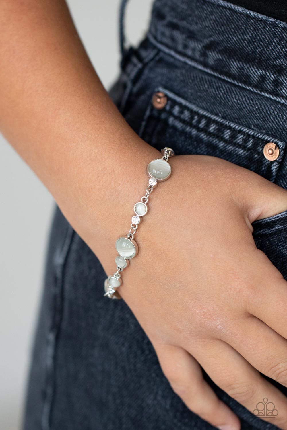 Storybook Beam – White | Paparazzi Bracelet