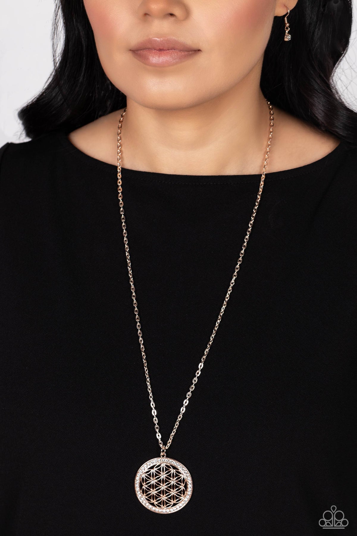 Tearoom Twinkle Rose – Gold | Paparazzi Necklace