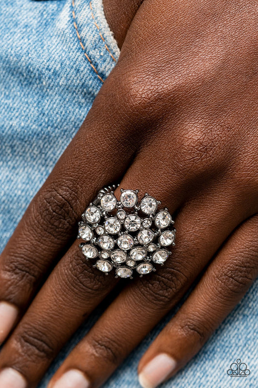 SELFIE-Confidence – Black | Paparazzi Ring