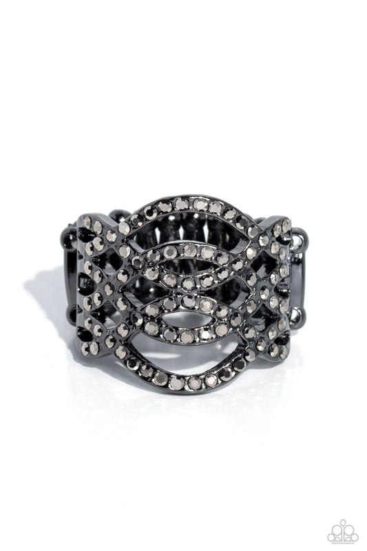 Interlocked Impression – Black | Paparazzi Ring