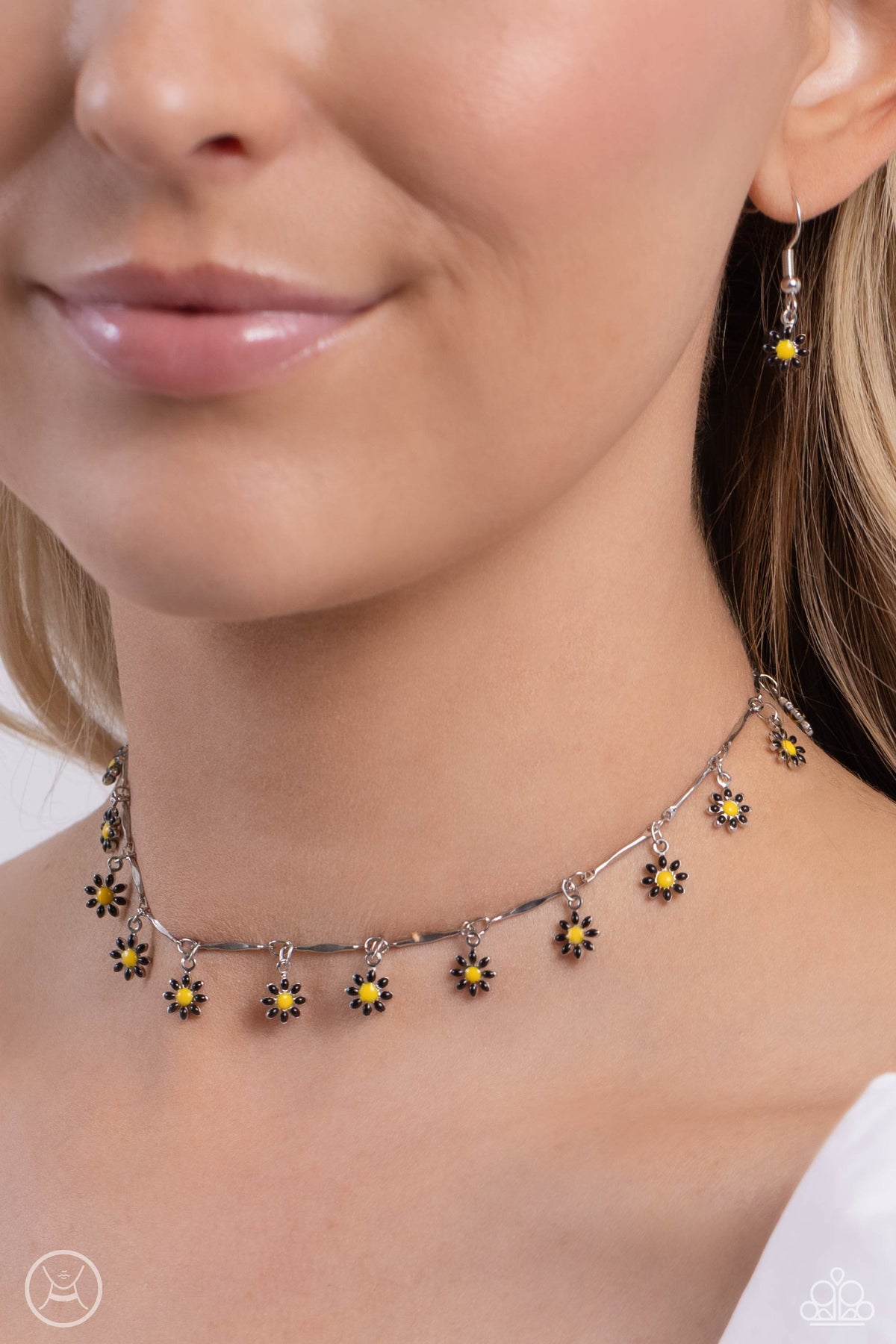 Delicate Display – Black | Paparazzi Necklace