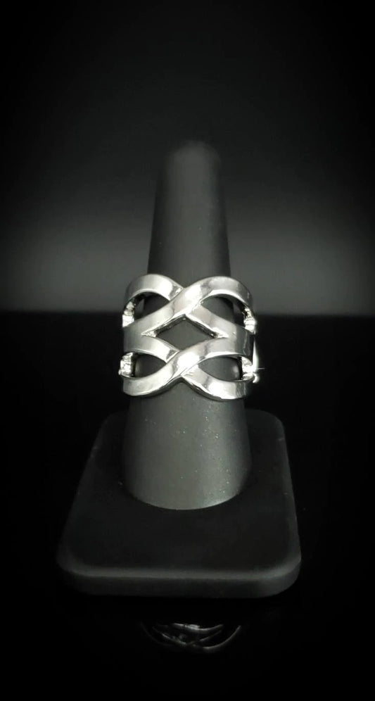 Cross your Fingers – Silver | Paparazzi Ring