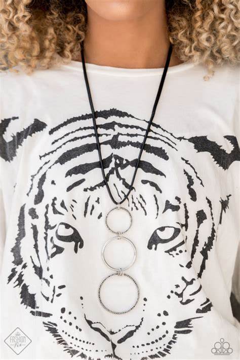 Curvy Couture – Silver | Paparazzi Necklace