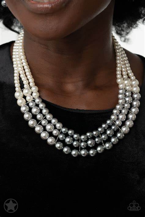 Lady in Waiting | Paparazzi Necklace