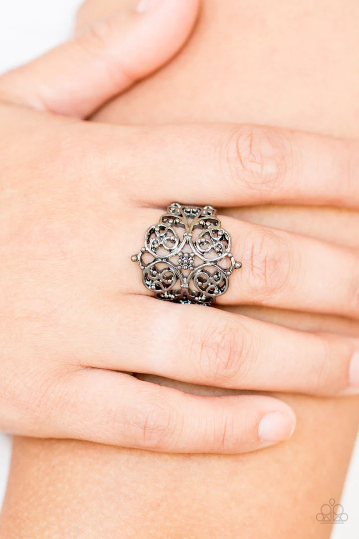 Victorian Valor | Paparazzi Ring