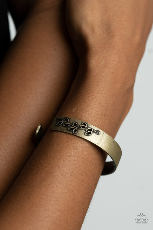 Frond Fable Cuff – Brass | Paparazzi Bracelet