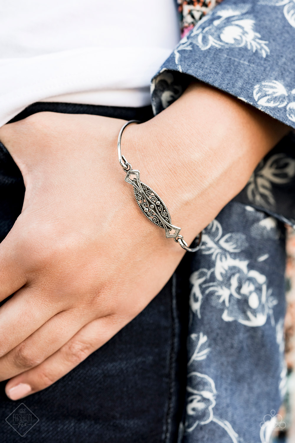 Exquisitely Empress – Silver | Paparazzi Bracelet