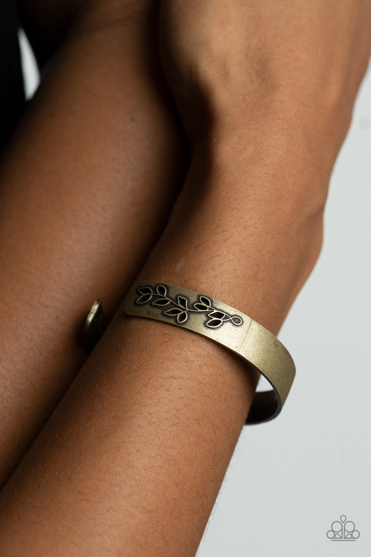 Frond Fable Cuff – Brass | Paparazzi Bracelet