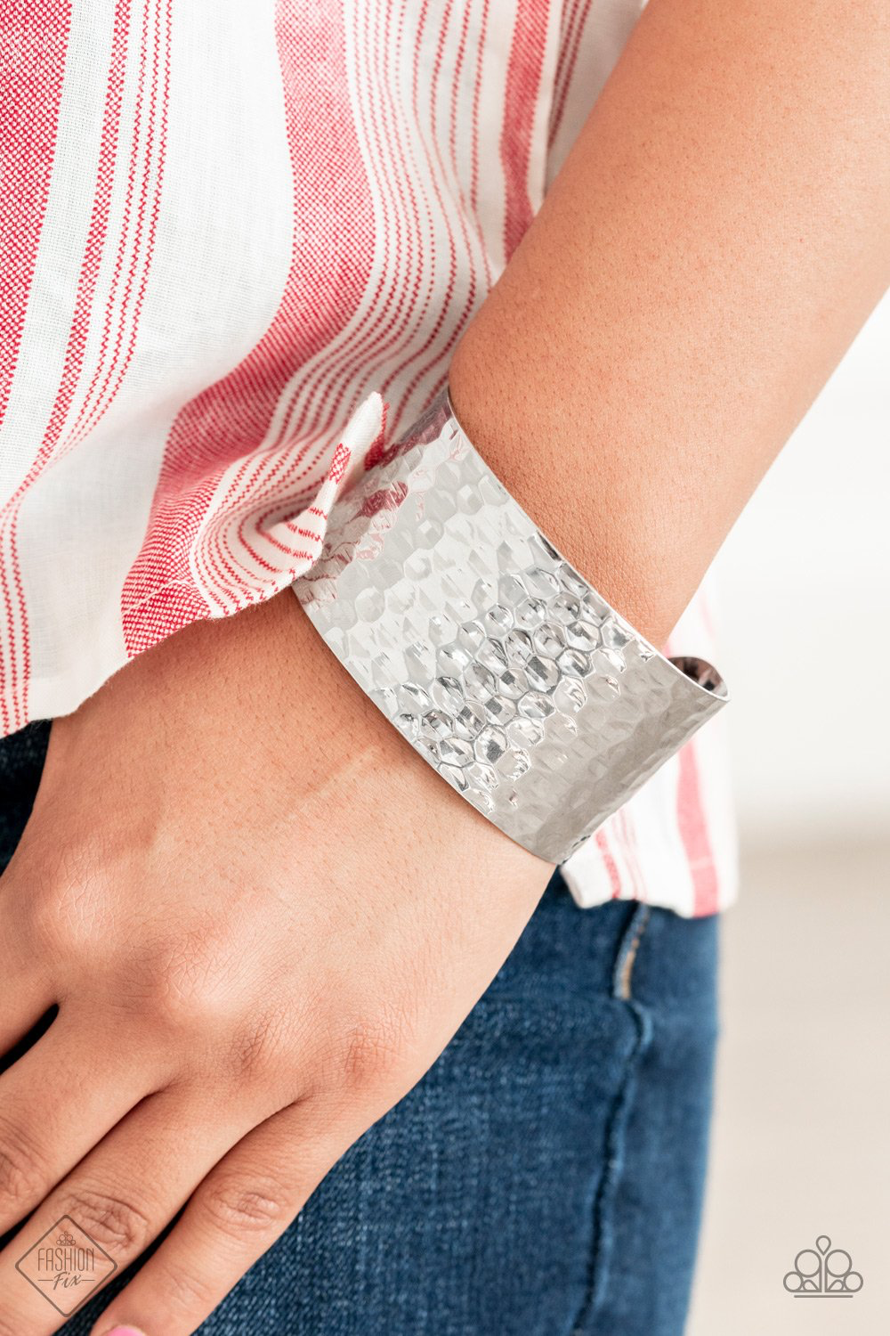 Simmering Shimmer Cuff – Silver | Paparazzi Bracelet